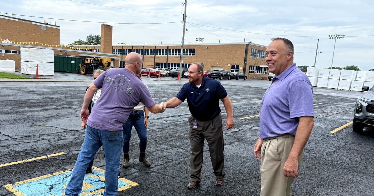 Owens Corning donates 288 school supply kits to Tiffin City Schools